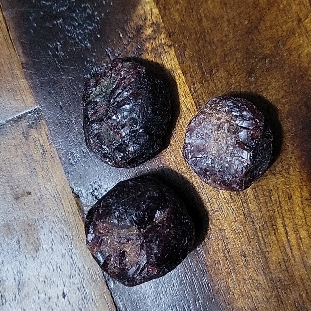 Lot of 3 garnet crystals